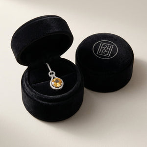 ต่างหูเพชร ทรงกลม ตัวเรือนทองคำขาว 14K จาก RockHer