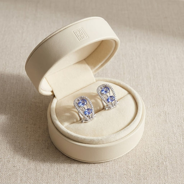 ต่างหูแทนซาไนต์ ทรงกลม ตัวเรือนทองคำขาว 14K จาก RockHer