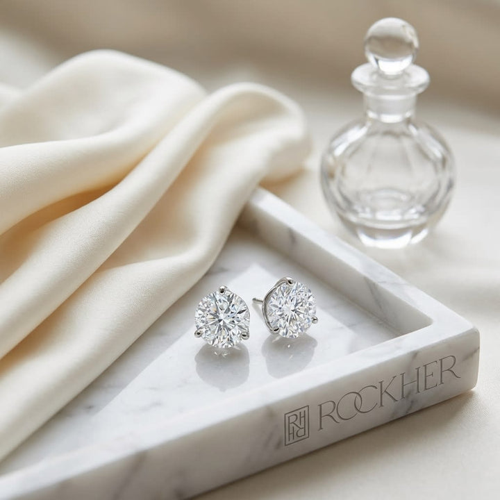 ต่างหูเพชรแล็บ ทรงกลม ตัวเรือนทองคำขาว 14K จาก RockHer