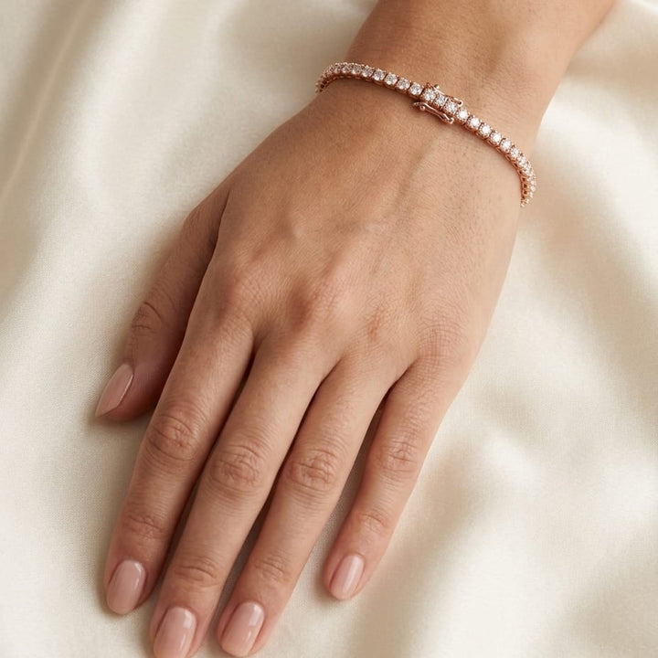 สร้อยข้อมือเพชร ทรงกลม ฝังหนาม ตัวเรือนทองคำเหลือง 14K จาก RockHer