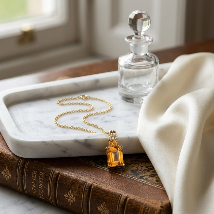 สร้อยคอเพชร ทรงมรกต ตัวเรือนทองคำเหลือง 14K จาก RockHer