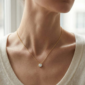 จี้เพชร Solitaire Pendants ทรงกลม หุ้มขอบเลื่อน จาก RockHer