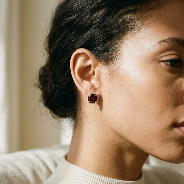 ต่างหูเพชร ทรงคุชชั่น ฝังปาเว่ ตัวเรือนทองคำเหลือง 14K จาก RockHer