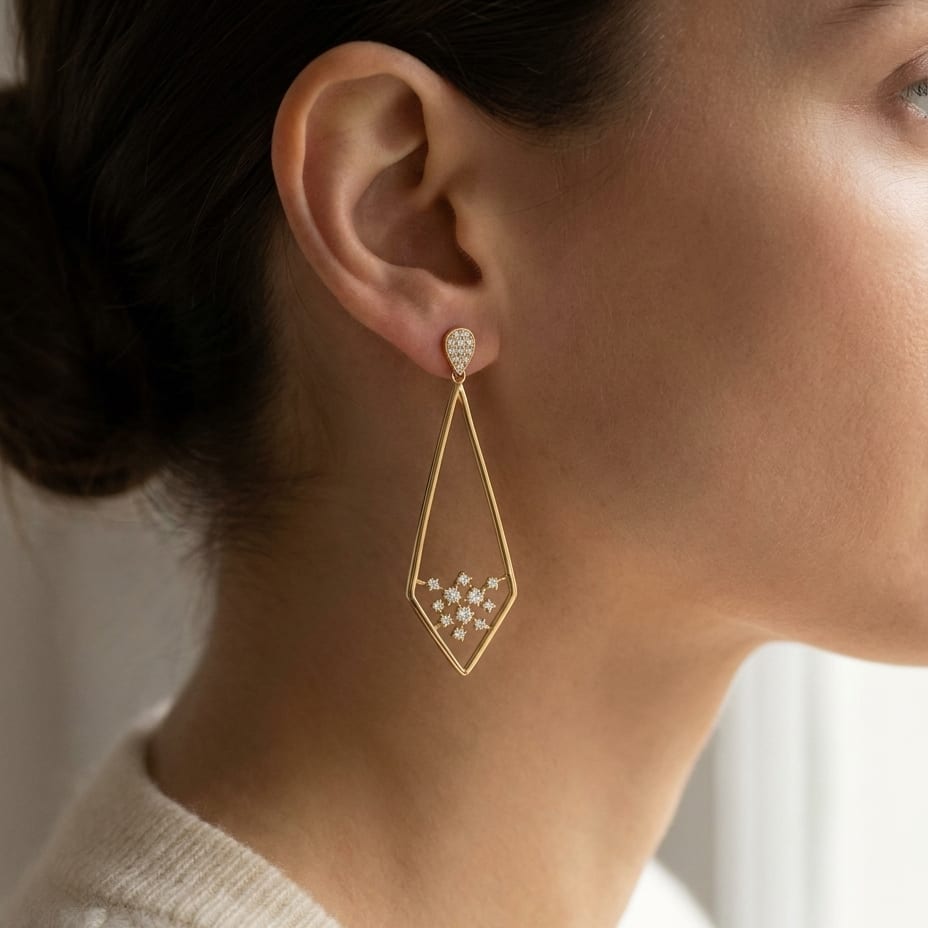 ต่างหูเพชร ฝังปาเว่ ตัวเรือนทองคำเหลือง 14K จาก RockHer