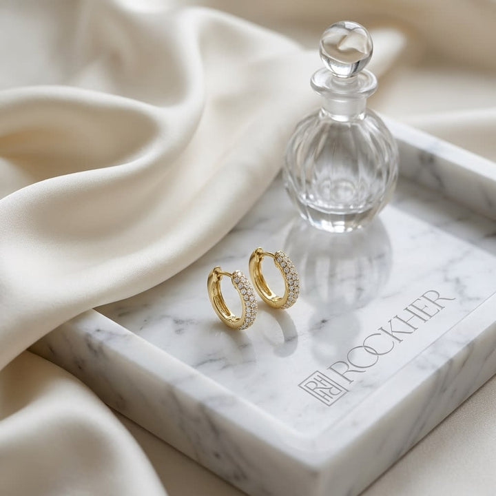 ต่างหูเพชร ฝังปาเว่ ตัวเรือนทองคำเหลือง 14K จาก RockHer