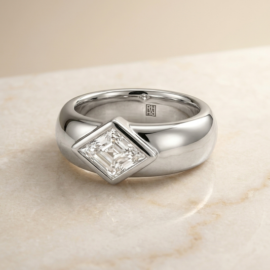 The Remi Select — Bezel-Set Cigar Band Kite in Platinum