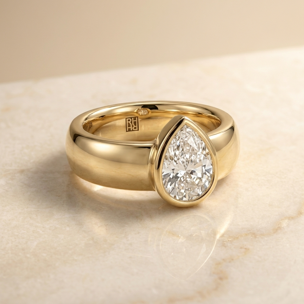 The Remi Select — Bezel-Set Cigar Band Pear in 18K Yellow Gold