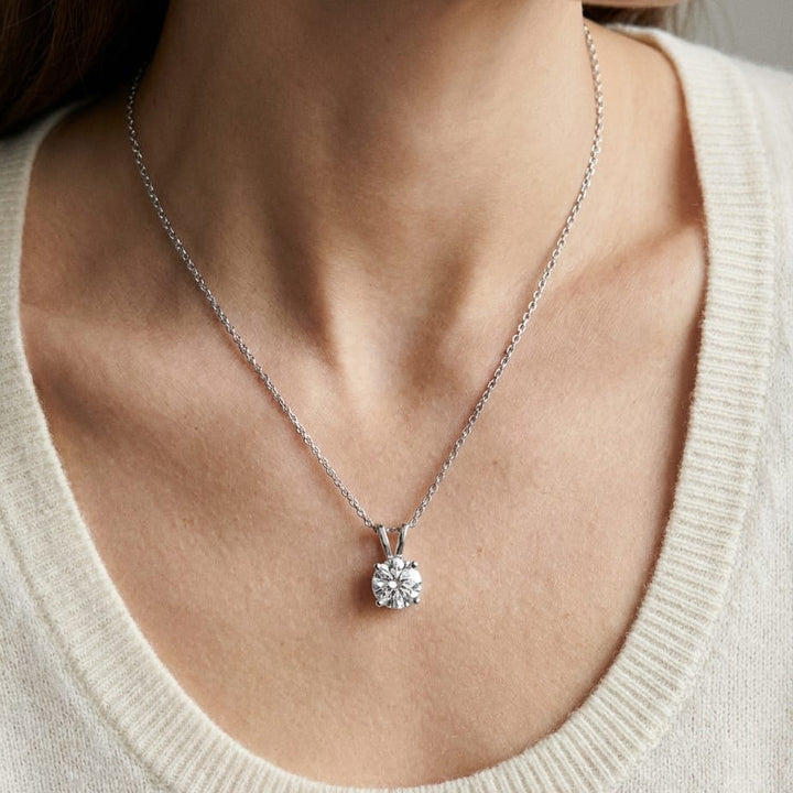 จี้เพชร Solitaire Pendants ทรงกลม ฐานตะกร้า 4 หนาม จาก RockHer