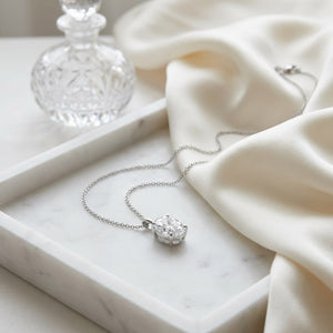 จี้เพชร Solitaire Pendants ทรงรี หุ้มขอบเลื่อน จาก RockHer
