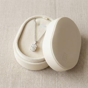จี้เพชร Solitaire Pendants ทรงรี หุ้มขอบเลื่อน จาก RockHer