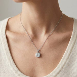 จี้เพชร Solitaire Pendants ทรงคุชชั่น หุ้มขอบเลื่อน จาก RockHer