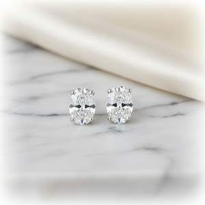 ต่างหูเพชร ทรงรี ฝังหนาม ตัวเรือนทองคำขาว 14K จาก RockHer
