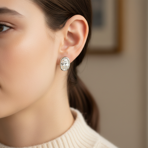 ต่างหูเพชร ทรงรี ฝังหุ้มขอบ ตัวเรือนทองคำขาว 14K จาก RockHer