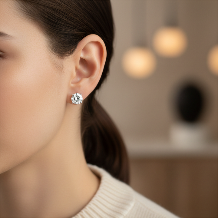 ต่างหูเพชร ทรงกลม ตัวเรือนทองคำขาว 14K จาก RockHer