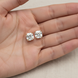 ต่างหูเพชร ทรงคุชชั่น ฝังหนาม ตัวเรือนทองคำขาว 14K จาก RockHer