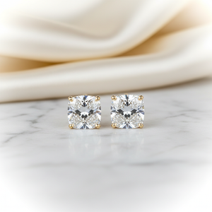 ต่างหูเพชร ทรงคุชชั่น ฝังหนาม ตัวเรือนทองคำขาว 14K จาก RockHer