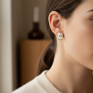 ต่างหูเพชร ทรงรี ฝังหุ้มขอบ ตัวเรือนทองคำขาว 14K จาก RockHer