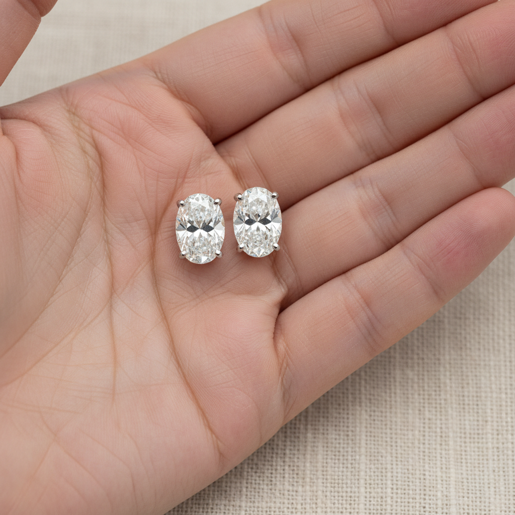 ต่างหูเพชร ทรงรี ฝังหนาม ตัวเรือนทองคำขาว 14K จาก RockHer