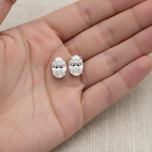 ต่างหูเพชร ทรงรี ฝังหนาม ตัวเรือนทองคำขาว 14K จาก RockHer