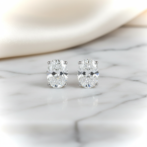 ต่างหูเพชรแล็บ ทรงรี ฝังหนาม ตัวเรือนทองคำขาว 18K จาก RockHer