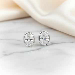 ต่างหูเพชร ทรงรี ฝังหุ้มขอบ ตัวเรือนทองคำขาว 14K จาก RockHer
