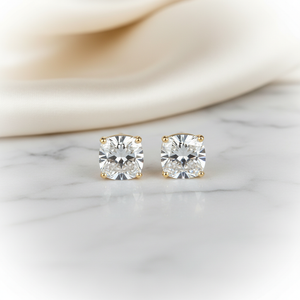 ต่างหูเพชร ทรงคุชชั่น ฝังหนาม ตัวเรือนทองคำขาว 14K จาก RockHer