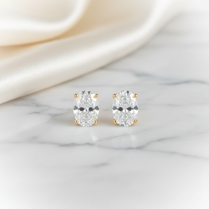 ต่างหูเพชรแล็บ ทรงรี ฝังหนาม ตัวเรือนทองคำขาว 18K จาก RockHer