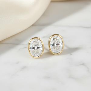 ต่างหูเพชร ทรงรี ฝังหุ้มขอบ ตัวเรือนทองคำขาว 14K จาก RockHer