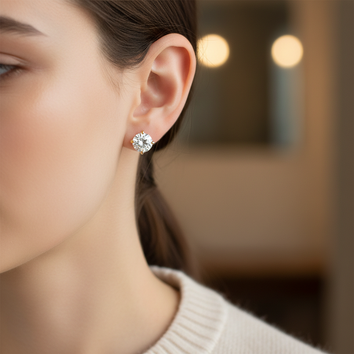 ต่างหูเพชร ทรงกลม ตัวเรือนทองคำขาว 14K จาก RockHer