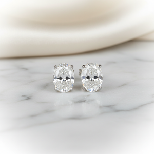ต่างหูเพชร ทรงรี ฝังหนาม ตัวเรือนทองคำขาว 14K จาก RockHer