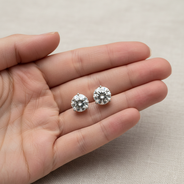 ต่างหูเพชร ทรงกลม ตัวเรือนทองคำขาว 14K จาก RockHer