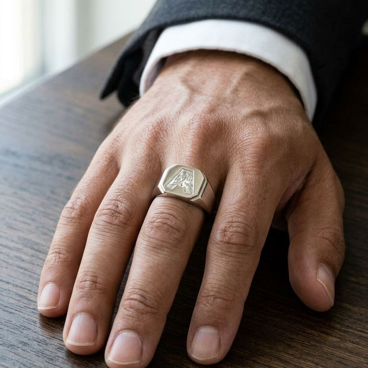 เครื่องประดับเพชร ทรงตัวอักษร ตัวเรือนแหวนตรา ตัวเรือนทองคำขาว 14K จาก RockHer