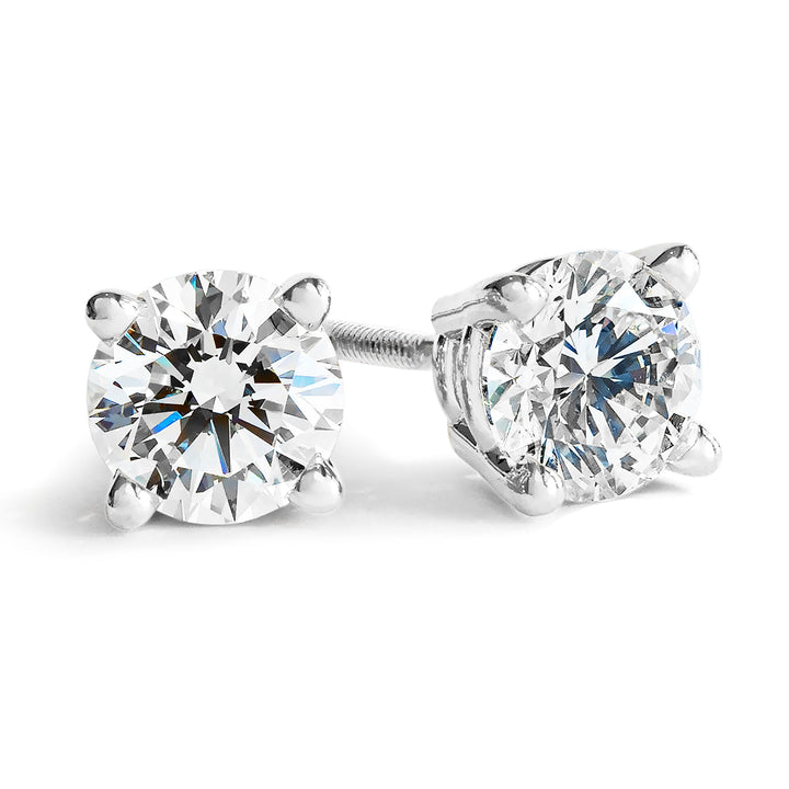 ต่างหูเพชรทรงกลมเจียระไนแบบบริลเลียนท์น้ำหนักรวม 6.00 กะรัต สี D-F ไม่มีสี ความสะอาด VS เจียระไนแบบไอเดียล รับรองโดย IGI ผลิตในห้องปฏิบัติการ IGI