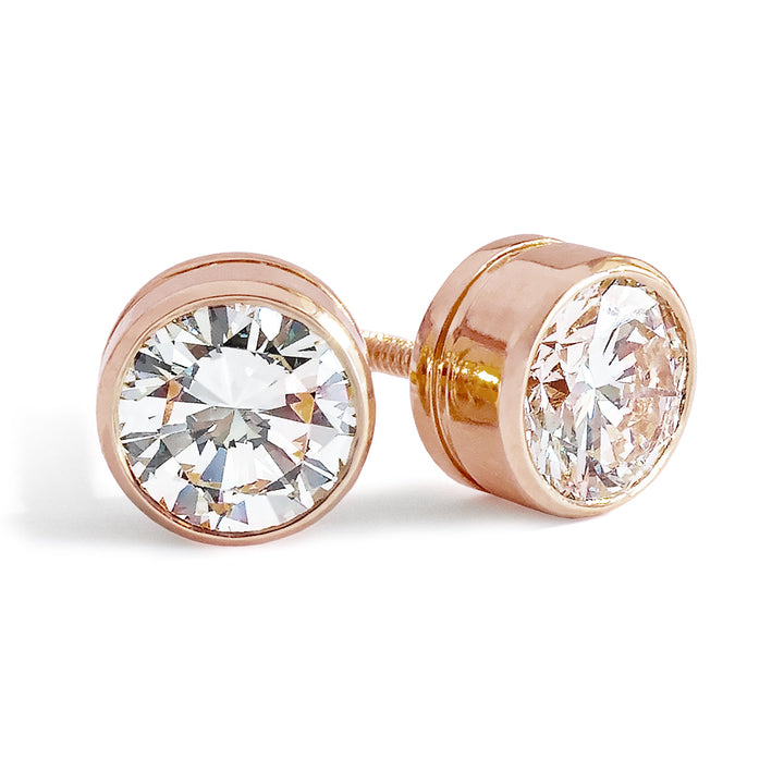 ต่างหูเพชรทรงกลมเจียระไนแบบบริลเลียนท์น้ำหนักรวม 6.00 กะรัต สี D-F ไม่มีสี ความสะอาด VS เจียระไนแบบไอเดียล รับรองโดย IGI ผลิตในห้องปฏิบัติการ IGI