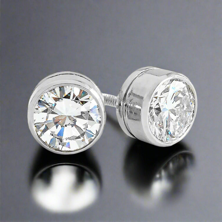 ต่างหูเพชรแล็บ ทรงกลม ตัวเรือนทองคำขาว 14K จาก RockHer