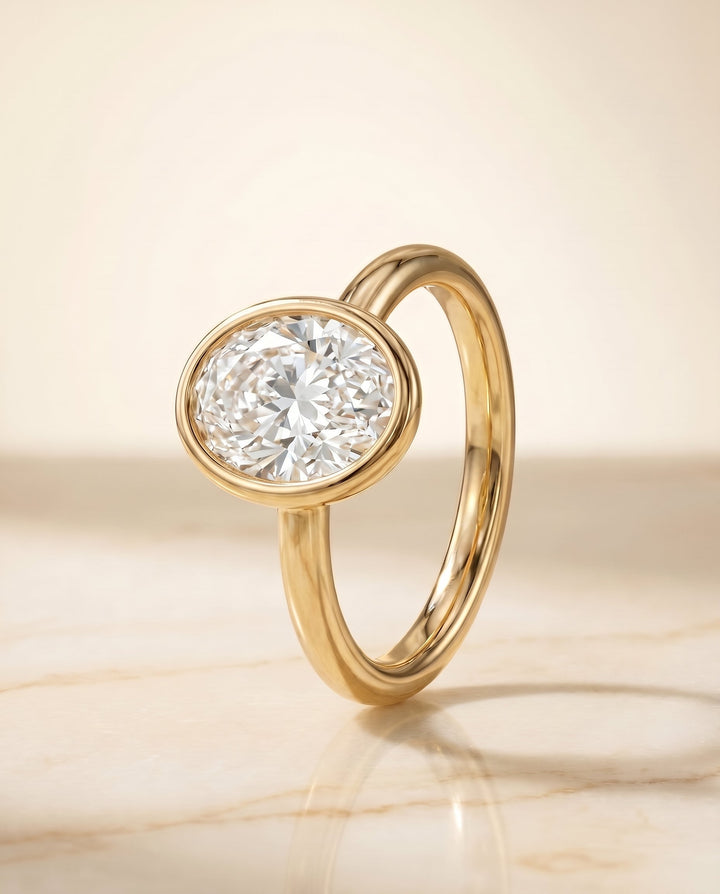 ตัวเรือนแหวนหมั้น Agnes Bezel Solitaire สำหรับเพชรรูปไข่ ทองคำ 18K