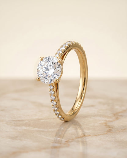 ตัวเรือนแหวนหมั้นเพชร Donna ทรงกลม ฝังปาเว่ ทองคำเหลือง 18K จาก RockHer