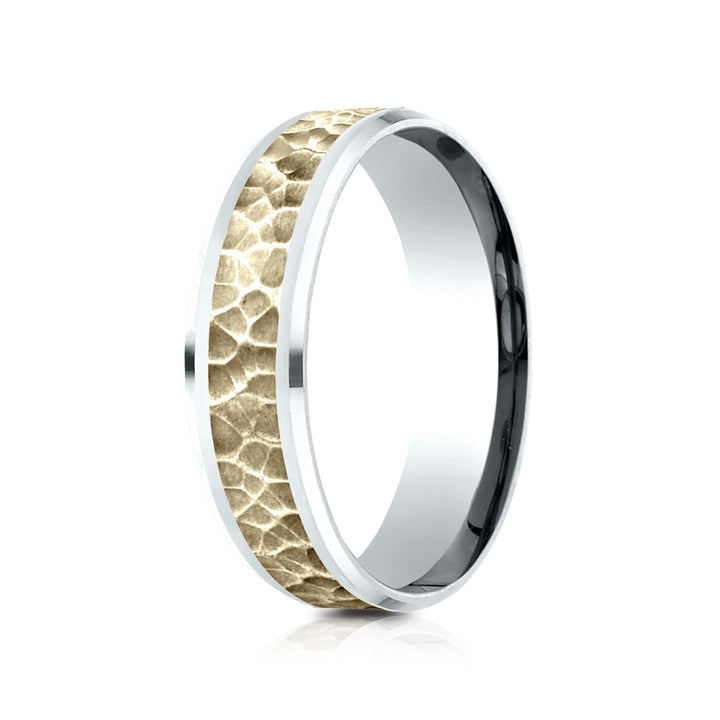 แหวนดีไซน์ขัดลายค้อนแบบขอบเอียง 6 มม. สองโทนสี 14k แบบสวมใส่สบาย