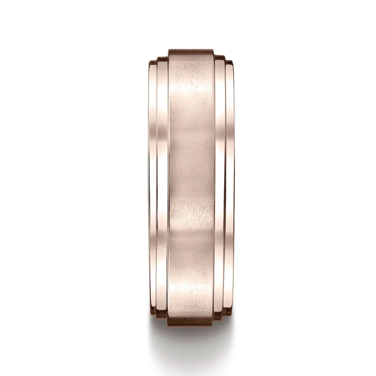 แหวนดีไซน์แกะสลักขอบขั้น 8 มม. ทำจากทองคำกุหลาบ 14k แบบสบายที่มีการตกแต่งผิวซาติน