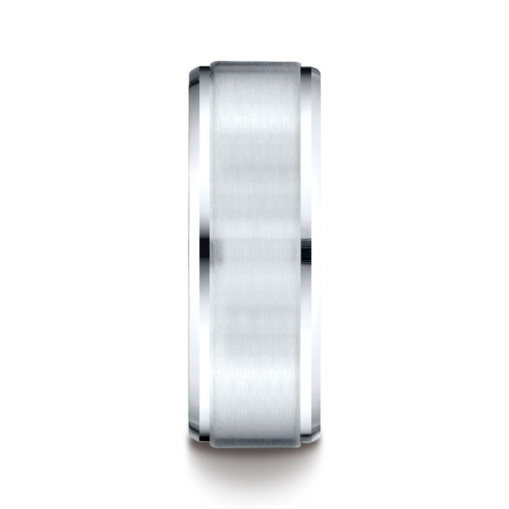 แหวนทองคำขาว 18k ขนาด 8 มม. แบบสวมใส่สบาย ผิวด้าน ขอบตัดเฉียง ดีไซน์สลัก