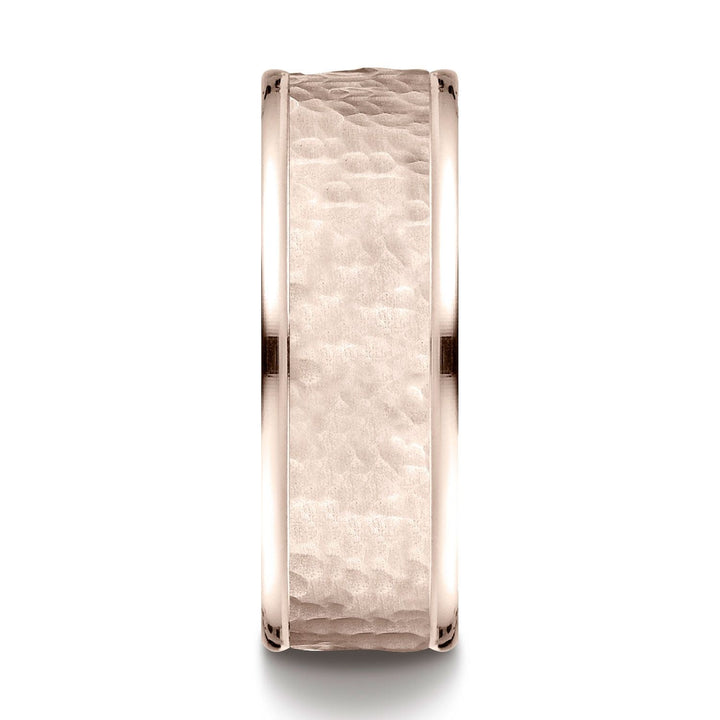 แหวนทองคำชมพู 14k ขนาด 8 มม. แบบขอบเงาเรียบสบาย ดีไซน์กลางแบบตีให้เป็นลาย