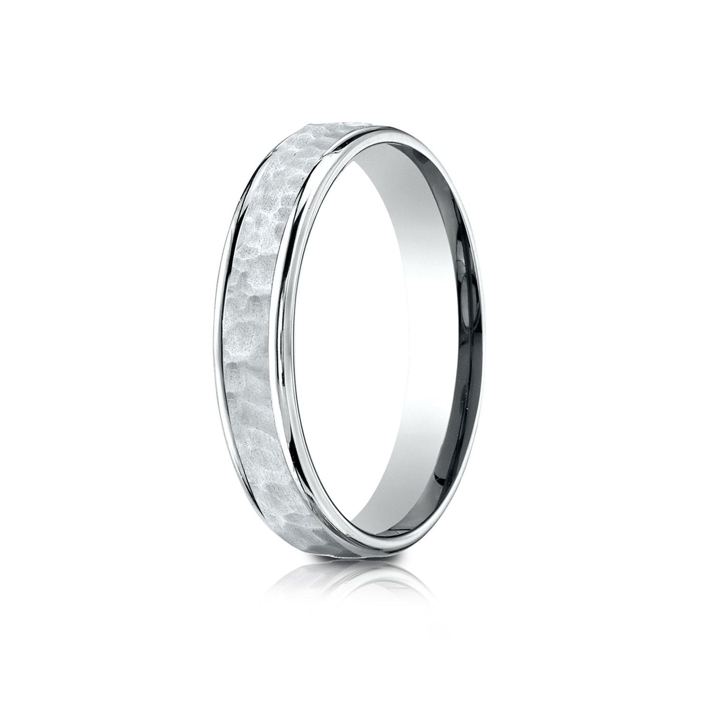 แหวนวงกลางดีไซน์ค้อนขอบขัดเงาสูง 4 มม. ใส่สบายทองคำขาว 14k