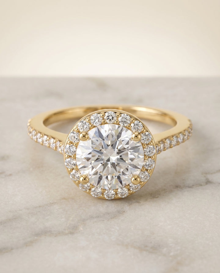 ตัวเรือนแหวนหมั้นเพชร Taylor ทรงกลม ฝังปาเว่ ทองคำเหลือง 18K จาก RockHer