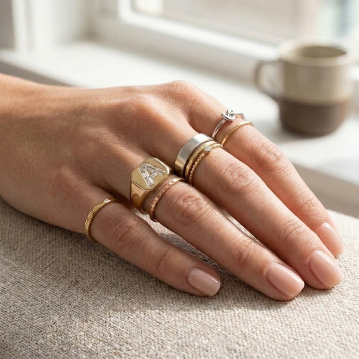 แหวนตราเพชรแล็บ ตัวเรือนทองคำเหลือง 14K จาก RockHer