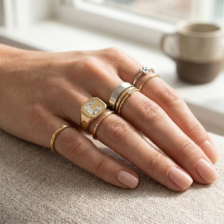 แหวนตราเพชรแล็บ ทรงคุชชั่น ตัวเรือนทองคำเหลือง 14K จาก RockHer