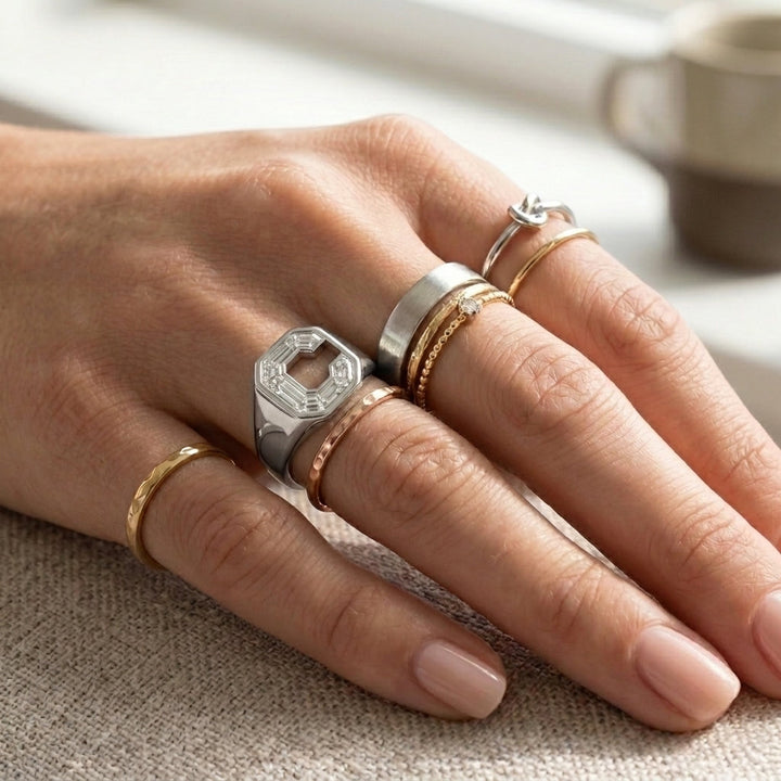 แหวนตราเพชรแล็บ ตัวเรือนทองคำขาว 14K จาก RockHer
