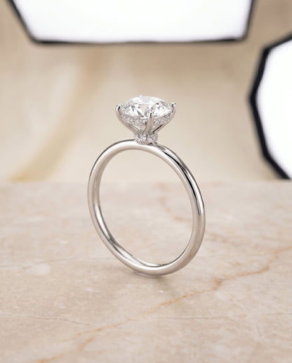 ตัวเรือนแหวนหมั้นเพชร Dolly ทรงกลม ทองคำขาว 18K จาก RockHer