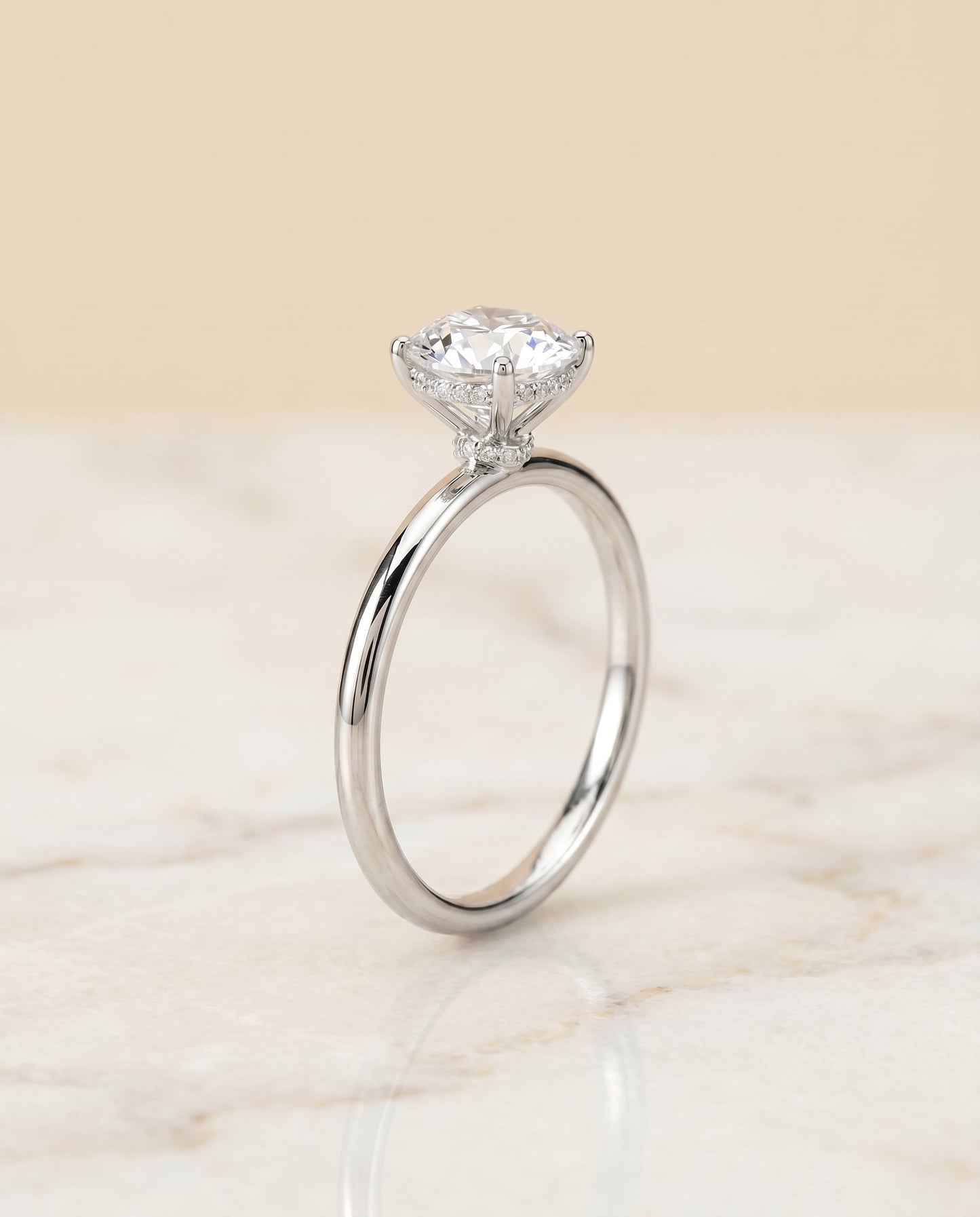ตัวเรือนแหวนหมั้น Dolly Hidden Halo Solitaire สำหรับเพชรทรงกลม ตัวเรือนทองคำขาว 18K