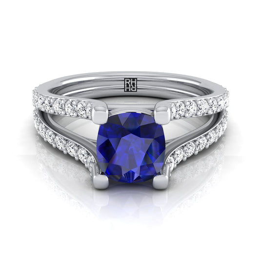 แหวนหมั้นพลอยไพลินแบบแยกขา ประดับด้วยเพชรเม็ดรองแบบหมุดทองคำขาว