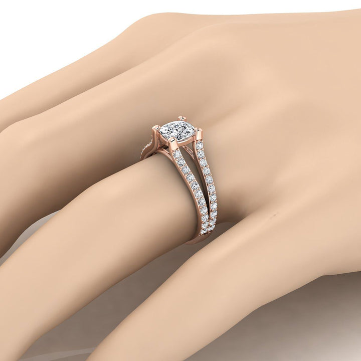 แหวนหมั้นทองคำขาว 14K แบบคุชชั่นพร้อมการตั้งแบบปีกนกและแซฟไฟร์